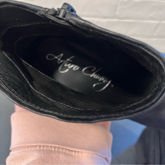 Arturo Chiang sz 8.5 black leather western style heeled ankle booties - Picture 16 of 16